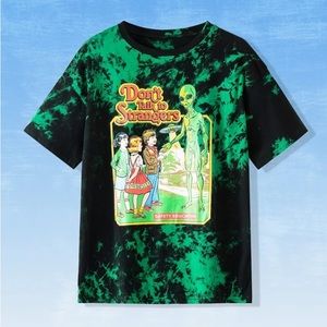 I’ve never worn this shirt, it’s too big on me.